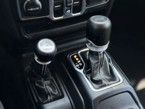 Used 2023 Jeep Wrangler Unlimited Sahara w/ LED Lighting Group AWD/4WD image 13