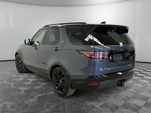 Used 2024 Land Rover Discovery Dynamic SE image 3