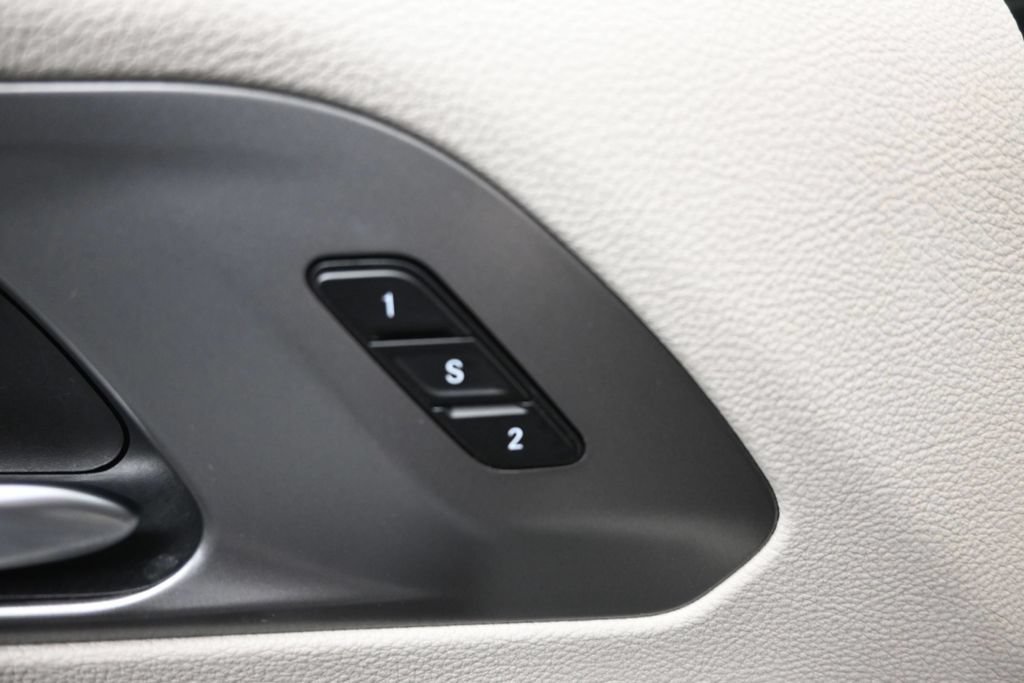 Used 2024 Chrysler Pacifica Touring-L FWD image 20