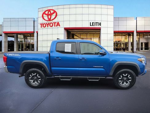 Used 2017 Toyota Tacoma TRD Off-Road w/ Tow Package image 4