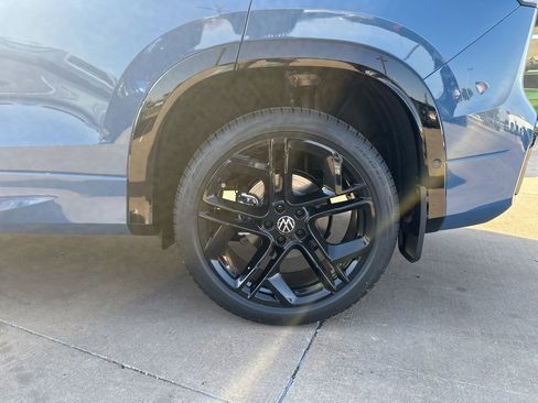New 2026 Volkswagen Tiguan SE R-Line AWD/4WD image 8