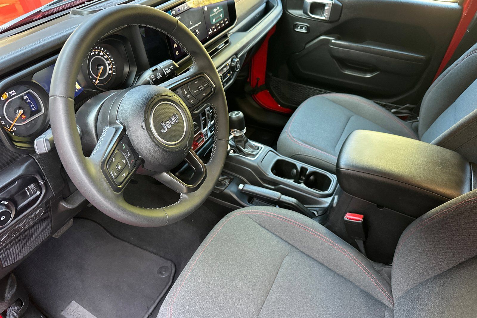 Used 2025 Jeep Wrangler Unlimited Rubicon AWD/4WD image 11