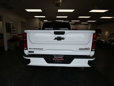 Used 2024 Chevrolet Silverado 2500 High Country w/ High Country Premium Package image 7