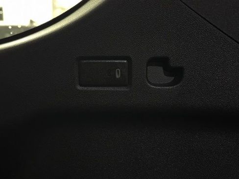 Used 2022 GMC Yukon XL Denali w/ Denali Premium Package image 21