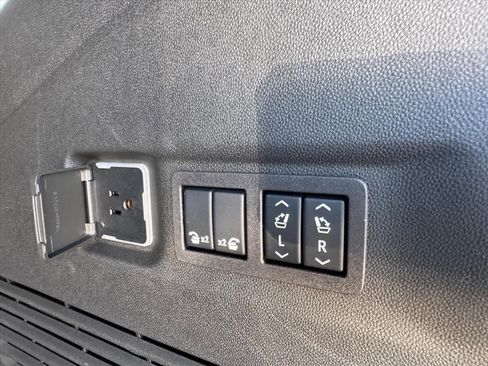 Used 2024 Chevrolet Suburban Premier w/ Premium Package image 12