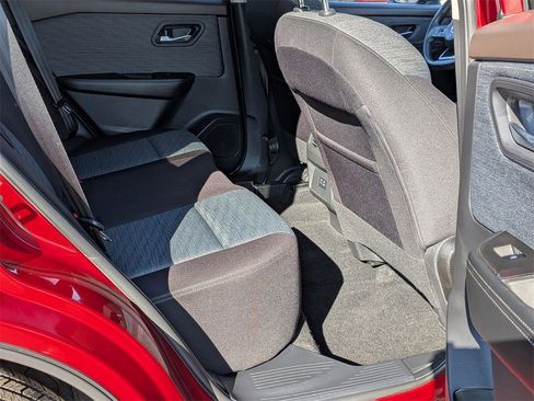 Used 2021 Nissan Rogue SV image 19