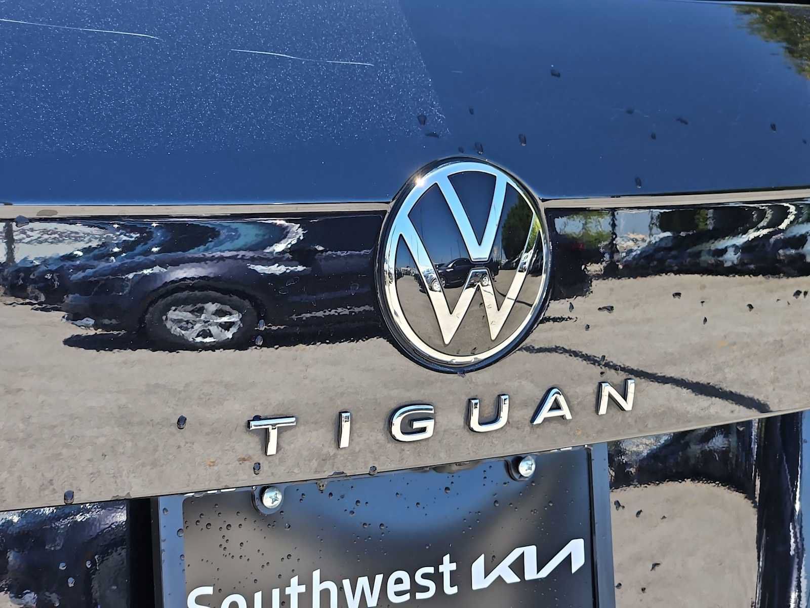 Used 2023 Volkswagen Tiguan SE R-Line FWD image 9