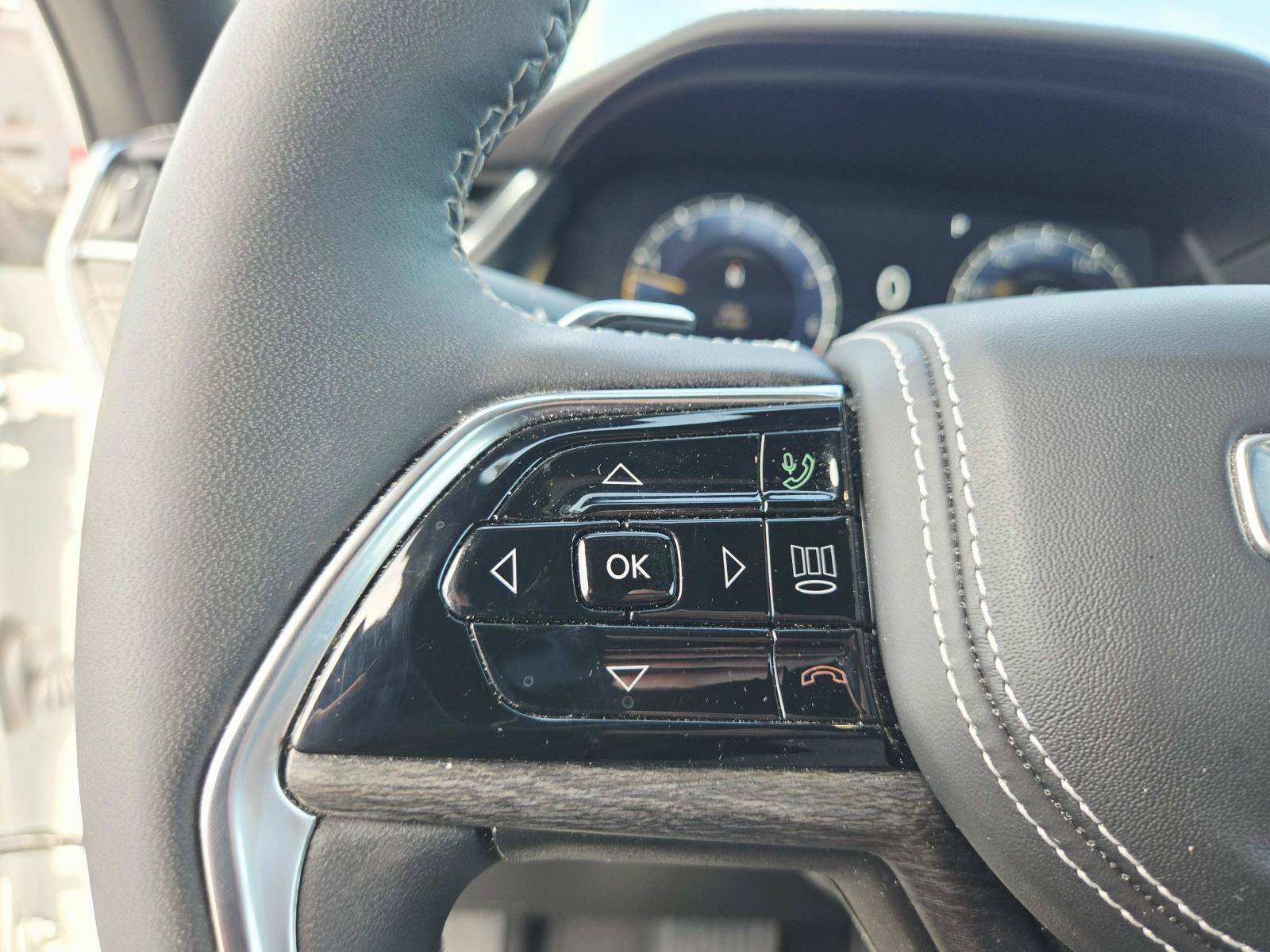 Used 2025 Jeep Grand Cherokee Overland AWD/4WD image 22