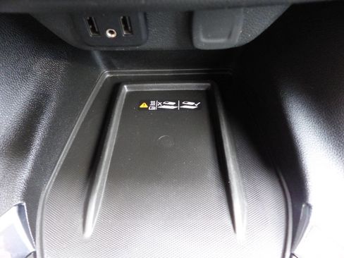 Used 2022 Chevrolet Traverse LT FWD image 58