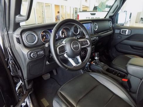 Used 2022 Jeep Wrangler Unlimited Sahara w/ LED Lighting Group AWD/4WD image 18