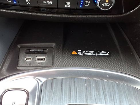Used 2022 Buick Enclave Premium AWD/4WD image 19