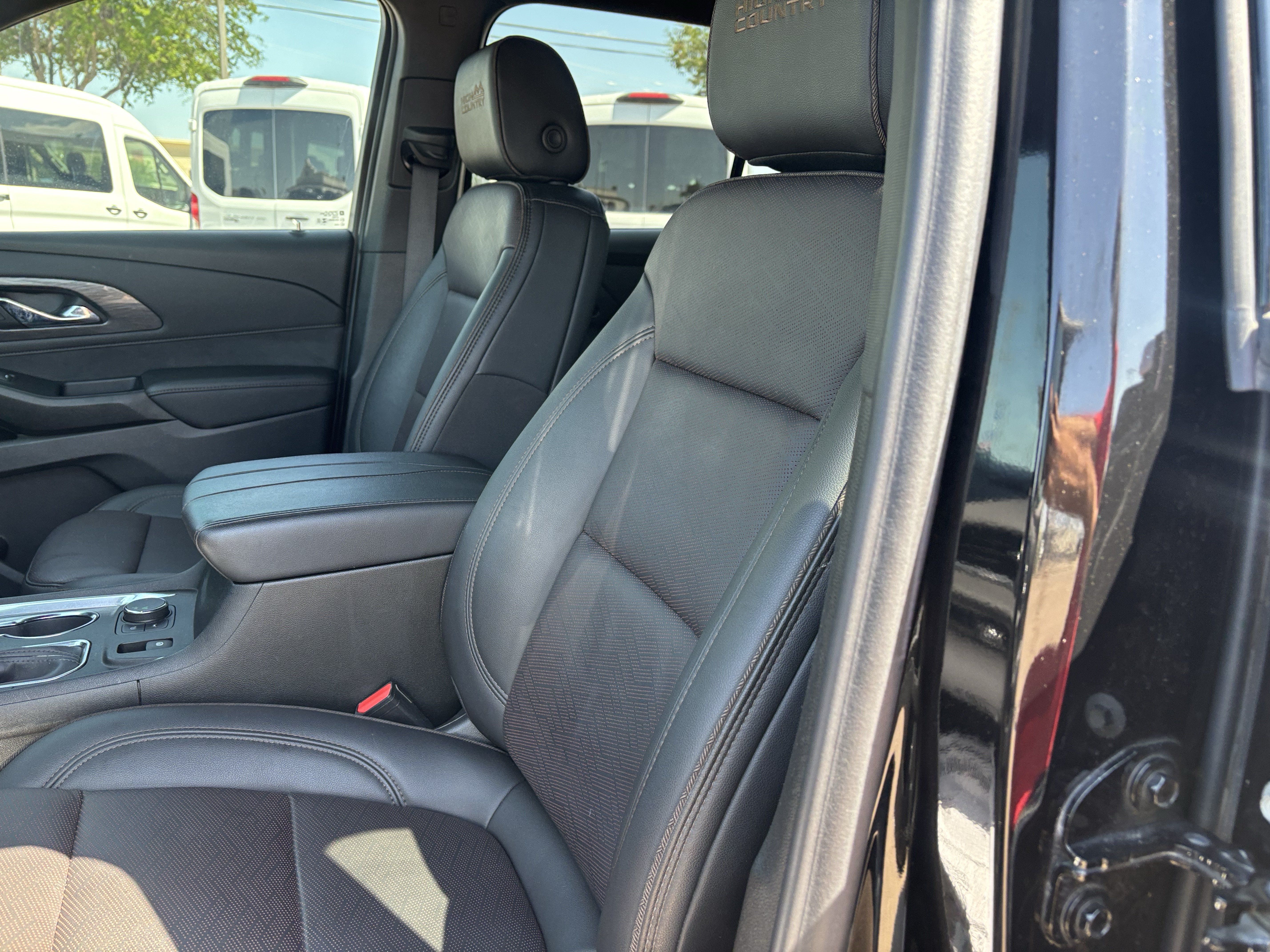 Used 2023 Chevrolet Traverse High Country w/ LPO, Floor Liner Package FWD image 9