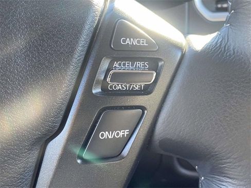 Used 2024 Nissan Frontier SL image 15