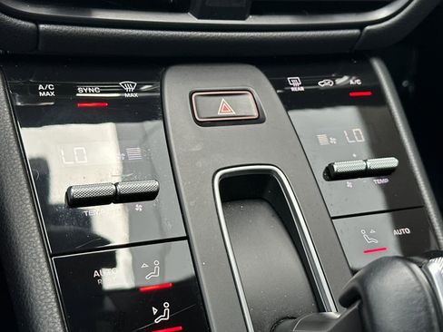 Certified 2022 Porsche Macan S image 24