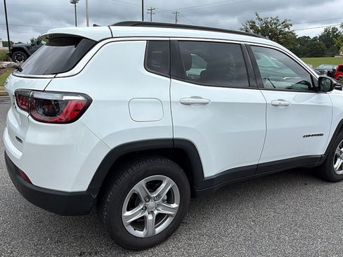 Used 2024 Jeep Compass Latitude AWD/4WD image 8