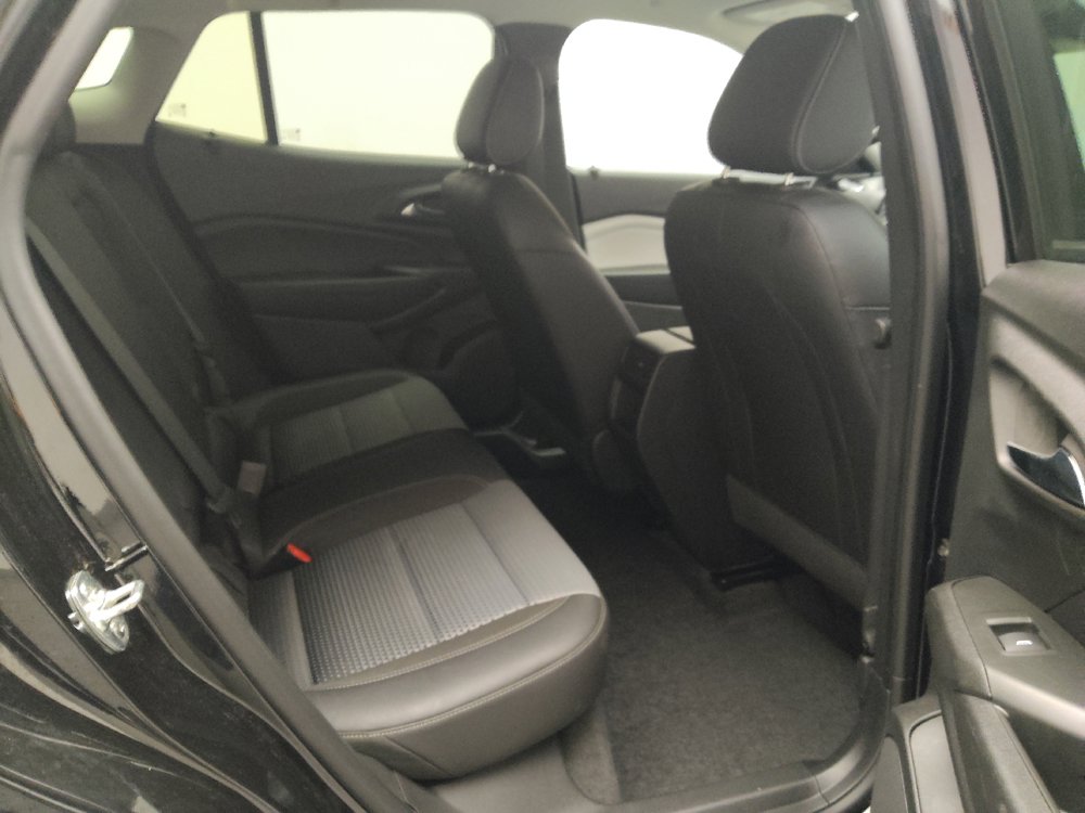Used 2025 Chevrolet Trax LT w/ LT Convenience Package FWD image 19