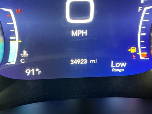 Used 2025 Chrysler Pacifica Select FWD image 27
