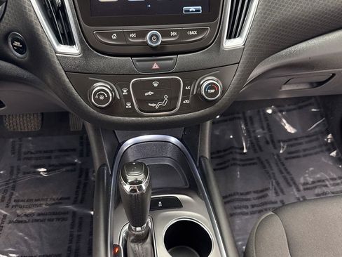 Used 2018 Chevrolet Malibu LT FWD image 15