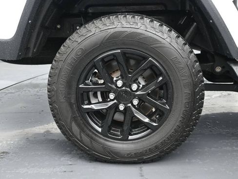 Used 2021 Jeep Gladiator Sport AWD/4WD image 14