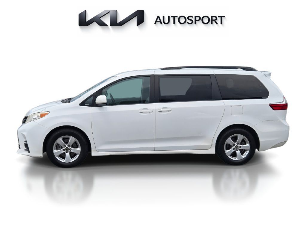 Used 2018 Toyota Sienna LE FWD image 11