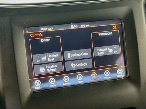 Used 2019 Jeep Cherokee Latitude Plus w/ Cold Weather Group AWD/4WD image 3