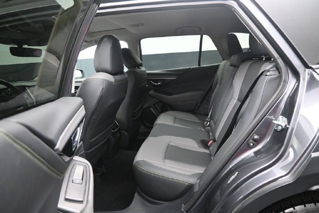 Used 2025 Subaru Outback Onyx Edition AWD/4WD image 11
