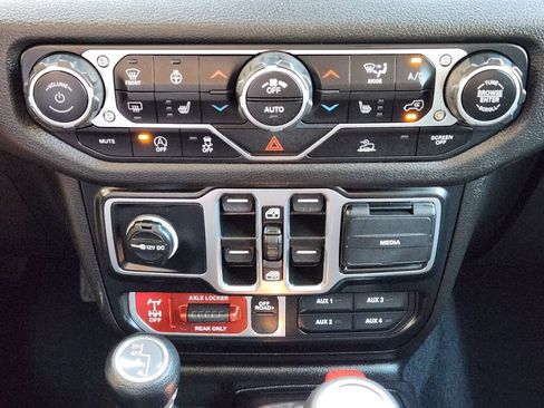 Used 2024 Jeep Wrangler Unlimited Sport AWD/4WD image 37