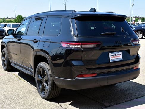 New 2025 Jeep Grand Cherokee L Altitude image 4