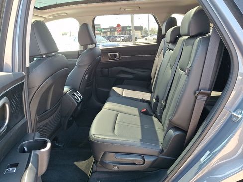 Used 2025 Kia Sorento S w/ Panoramic Sunroof Package AWD/4WD image 11