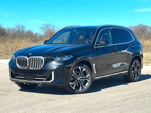 New 2026 BMW X5 xDrive50e w/ Premium Package AWD/4WD image 2