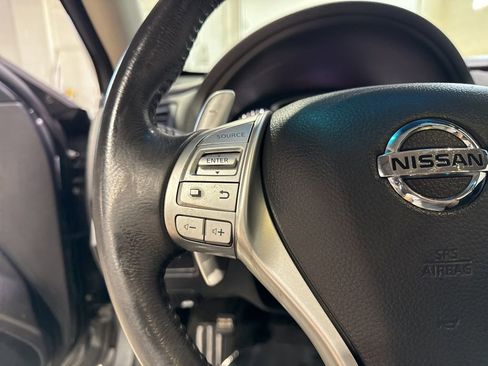 Used 2017 Nissan Altima 2.5 SR w/ Midnight Edition Package FWD image 11