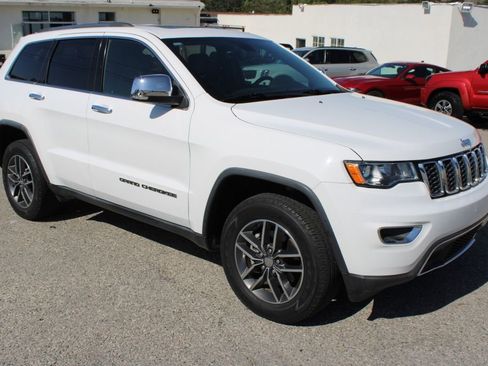 Used 2017 Jeep Grand Cherokee Limited AWD/4WD image 3