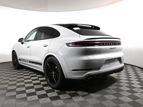 Used 2026 Porsche Cayenne S AWD/4WD image 3