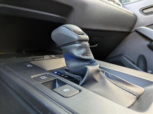 Used 2026 Toyota Corolla Cross SE image 15