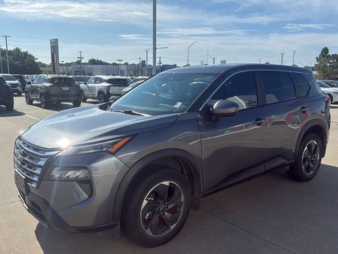 Used 2025 Nissan Rogue SV FWD image 6