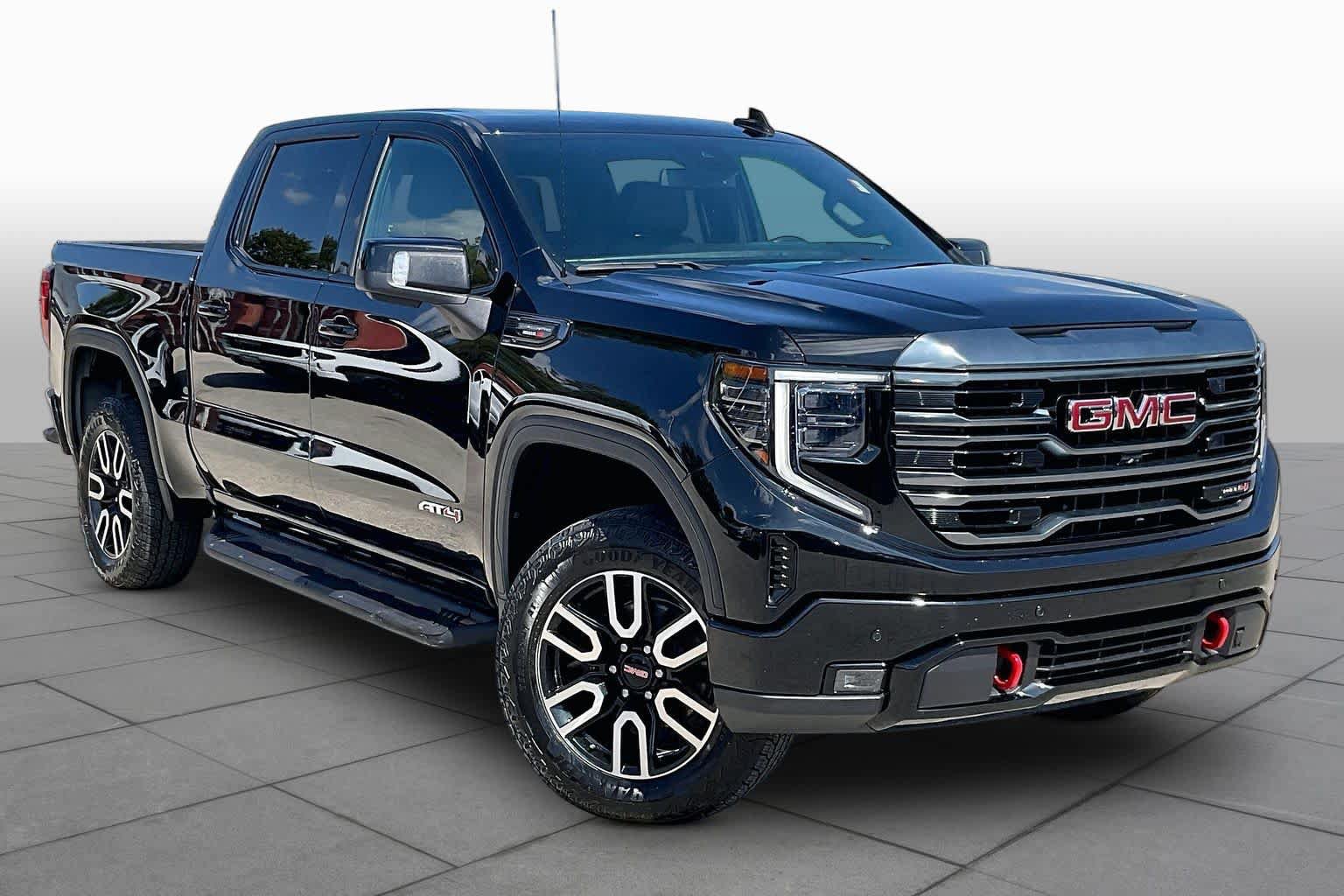 Used 2023 GMC Sierra 1500 AT4 w/ AT4 Premium Package AWD/4WD image 3