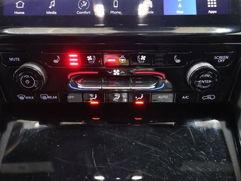 Certified 2024 Jeep Grand Cherokee Overland image 35