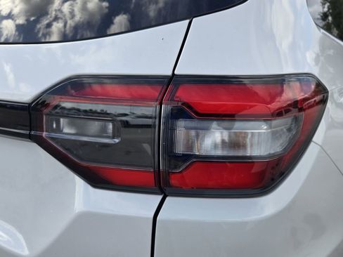 Used 2025 Honda Pilot EX-L image 11