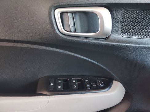 Used 2025 Hyundai Venue SEL FWD image 20