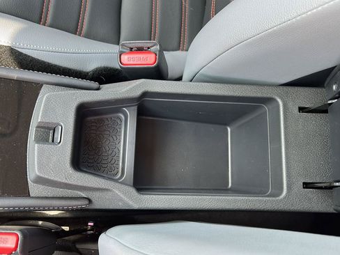 Used 2023 Nissan Kicks SR w/ SR Premium Package FWD image 17