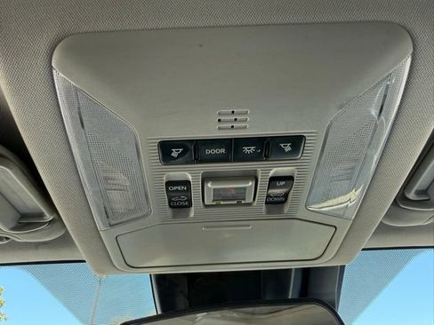 Used 2021 Toyota RAV4 XLE Premium AWD/4WD image 20