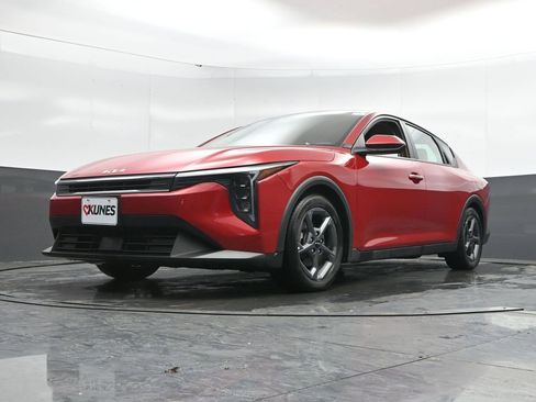 Used 2025 Kia K4 LXS image 46
