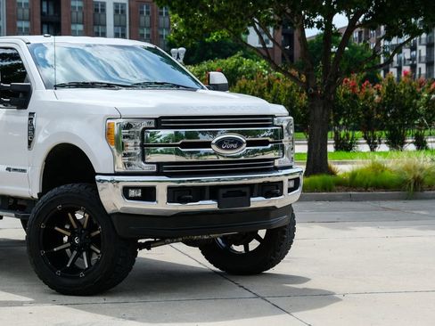 Used 2017 Ford F250 Lariat w/ FX4 Off-Road Package AWD/4WD image 3
