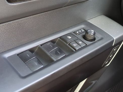 Used 2024 Toyota Tundra Platinum AWD/4WD image 27