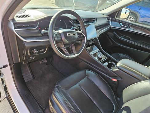 Used 2023 Jeep Grand Cherokee L Limited image 13