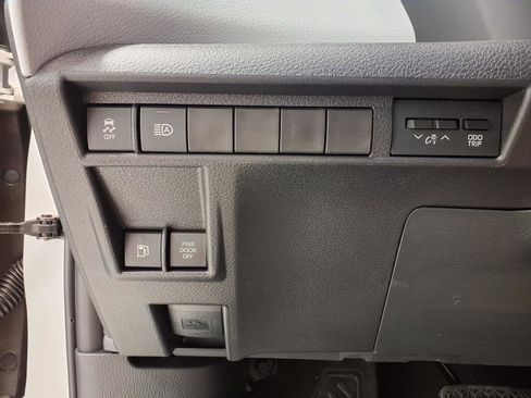 New 2026 Toyota Sienna XLE image 22