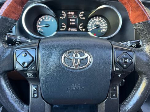 Used 2018 Toyota Sequoia Platinum w/ Carpet Mat Package AWD/4WD image 28