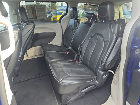 Used 2019 Chrysler Pacifica Limited image 24