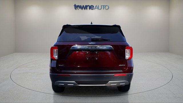 Used 2022 Ford Explorer XLT w/ Equipment Group 202A AWD/4WD image 4