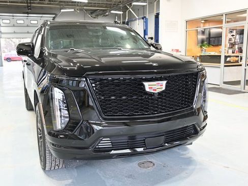 Used 2025 Cadillac Escalade ESV Sport Platinum w/ LPO, Floor Liner Package image 3